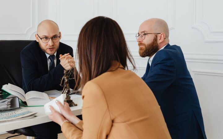 como escolher advogado: O que considerar ao escolher um advogado para seu caso